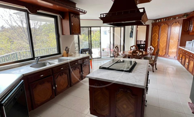 Casa En Chiluca: Jardín Plano Y Diseño Espacioso En Un Entorno Natural Exclusivo