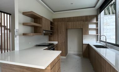 Casa en venta con alberca Paloma de la paz.