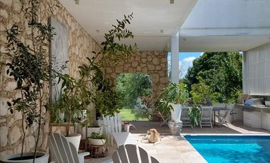 SE VENDE CASA RESIDENCIA EN EL CAMPANARIO QUERÉTARO CON ALBERCA FRENTE A PARQUE CON LAGOS
