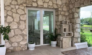 SE VENDE CASA RESIDENCIA EN EL CAMPANARIO QUERÉTARO CON ALBERCA FRENTE A PARQUE CON LAGOS