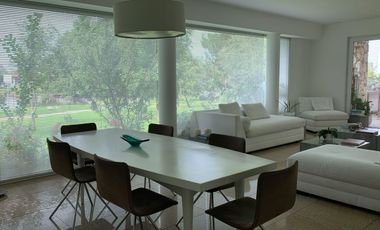 SE VENDE CASA RESIDENCIA EN EL CAMPANARIO QUERÉTARO CON ALBERCA FRENTE A PARQUE CON LAGOS