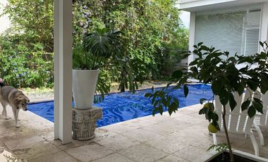 SE VENDE CASA RESIDENCIA EN EL CAMPANARIO QUERÉTARO CON ALBERCA FRENTE A PARQUE CON LAGOS