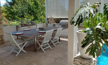 SE VENDE CASA RESIDENCIA EN EL CAMPANARIO QUERÉTARO CON ALBERCA FRENTE A PARQUE CON LAGOS