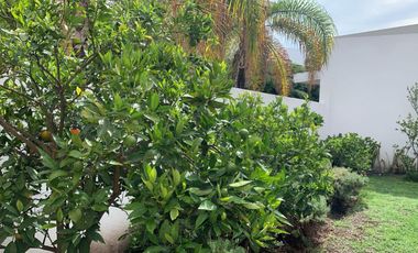 SE VENDE CASA RESIDENCIA EN EL CAMPANARIO QUERÉTARO CON ALBERCA FRENTE A PARQUE CON LAGOS