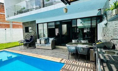 Casa en venta con alberca y seguridad
