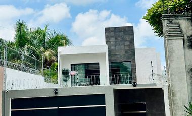 Casa en venta con alberca y seguridad