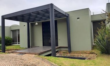 VENDO MANSION SINDAMANOY CHIA 1800 M2