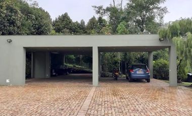 VENDO MANSION SINDAMANOY CHIA 1800 M2