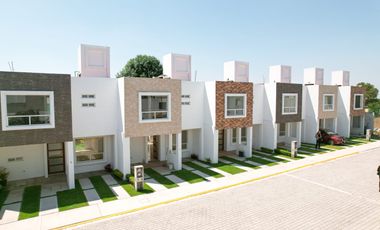 Casa en Venta en Cuautlancingo, Fraccionamiento atrás de Plaza San Diego con Amenidades Premium