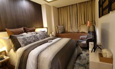 3 Bedroom Bi-Level Penthouse Unit Luxury Condo beside Westin Hotel near Shang