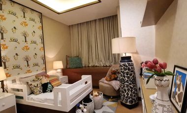 3 Bedroom Bi-Level Penthouse Unit Luxury Condo beside Westin Hotel near Shang