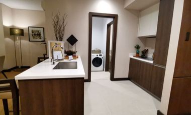 3 Bedroom Bi-Level Penthouse Unit Luxury Condo beside Westin Hotel near Shang