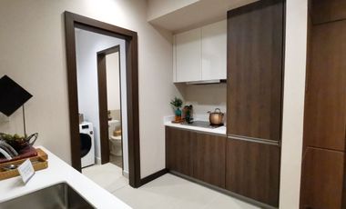 3 Bedroom Bi-Level Penthouse Unit Luxury Condo beside Westin Hotel near Shang