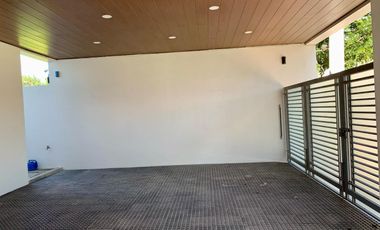 FOUR BEDROOM HOUSE AND LOT FOR SALE/RENT IN HACIENDA ROYALE