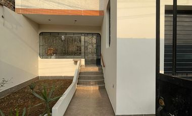 VENTA DE CASA CON LOCAL COMERCIAL – TRES PISOS- CARABAYLLO