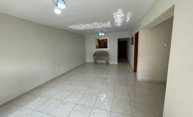 VENTA DE CASA CON LOCAL COMERCIAL – TRES PISOS- CARABAYLLO