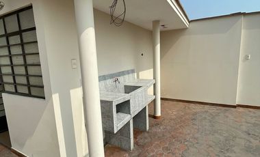 VENTA DE CASA CON LOCAL COMERCIAL – TRES PISOS- CARABAYLLO