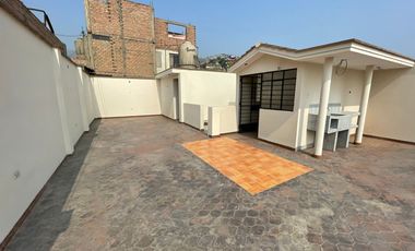 VENTA DE CASA CON LOCAL COMERCIAL – TRES PISOS- CARABAYLLO