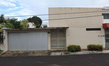 VENDO CASA UNA PLANTA EN FRACC. COSTA DE ORO  BUENA UBICACION