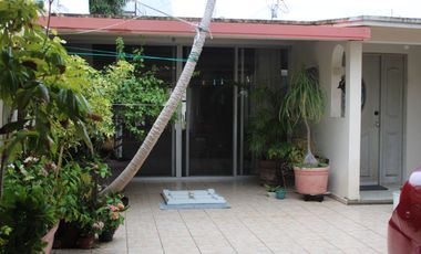 VENDO CASA UNA PLANTA EN FRACC. COSTA DE ORO  BUENA UBICACION