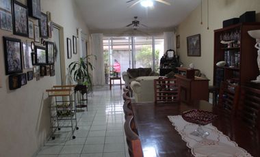 VENDO CASA UNA PLANTA EN FRACC. COSTA DE ORO  BUENA UBICACION