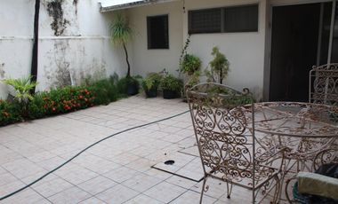 VENDO CASA UNA PLANTA EN FRACC. COSTA DE ORO  BUENA UBICACION