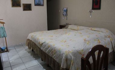 VENDO CASA UNA PLANTA EN FRACC. COSTA DE ORO  BUENA UBICACION