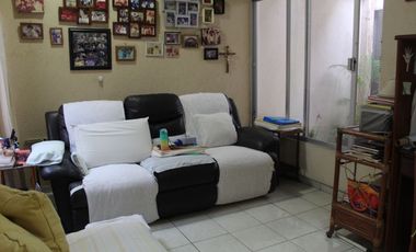 VENDO CASA UNA PLANTA EN FRACC. COSTA DE ORO  BUENA UBICACION