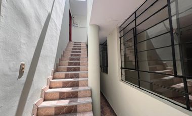 Venta  Casa Remodelada Frente a Parque en el Distrito de Los Olivos, Lima