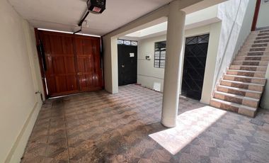 Venta  Casa Remodelada Frente a Parque en el Distrito de Los Olivos, Lima