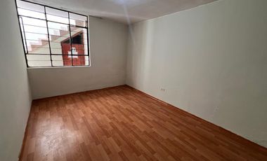 Venta  Casa Remodelada Frente a Parque en el Distrito de Los Olivos, Lima