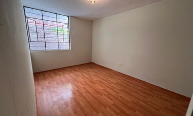 Venta  Casa Remodelada Frente a Parque en el Distrito de Los Olivos, Lima