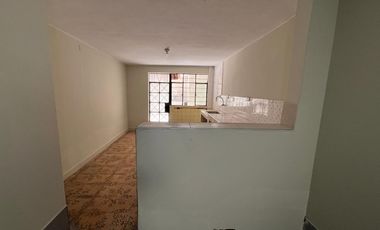 Venta  Casa Remodelada Frente a Parque en el Distrito de Los Olivos, Lima