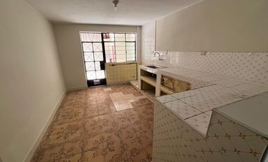 Venta  Casa Remodelada Frente a Parque en el Distrito de Los Olivos, Lima