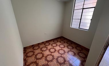 Venta  Casa Remodelada Frente a Parque en el Distrito de Los Olivos, Lima