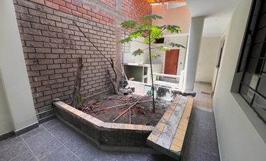 Venta  Casa Remodelada Frente a Parque en el Distrito de Los Olivos, Lima