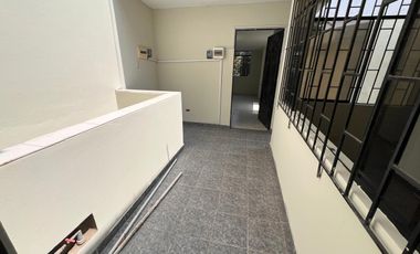 Venta  Casa Remodelada Frente a Parque en el Distrito de Los Olivos, Lima