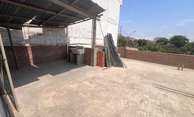 Venta  Casa Remodelada Frente a Parque en el Distrito de Los Olivos, Lima