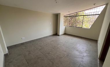 Venta  Casa Remodelada Frente a Parque en el Distrito de Los Olivos, Lima