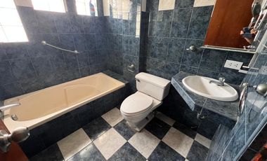 Venta  Casa Remodelada Frente a Parque en el Distrito de Los Olivos, Lima