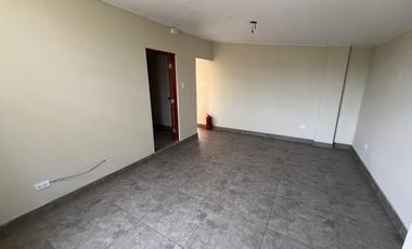 Venta  Casa Remodelada Frente a Parque en el Distrito de Los Olivos, Lima