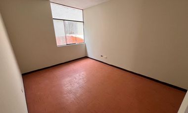 Venta  Casa Remodelada Frente a Parque en el Distrito de Los Olivos, Lima