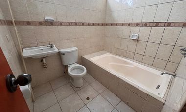 Venta  Casa Remodelada Frente a Parque en el Distrito de Los Olivos, Lima