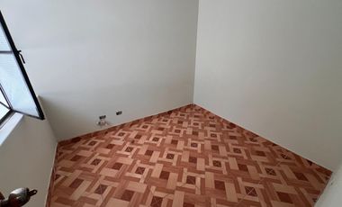 Venta  Casa Remodelada Frente a Parque en el Distrito de Los Olivos, Lima