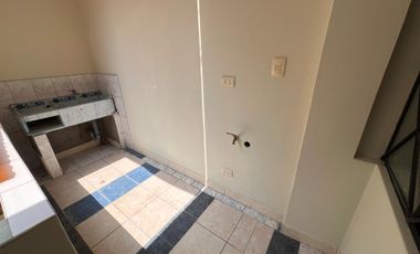 Venta  Casa Remodelada Frente a Parque en el Distrito de Los Olivos, Lima