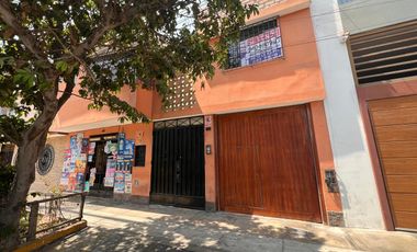 Venta  Casa Remodelada Frente a Parque en el Distrito de Los Olivos, Lima