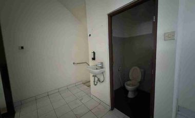 Strategic 3-Story House for Sale, Includes AC, Price 3 Million Negotiable in Penatih, Denpasar