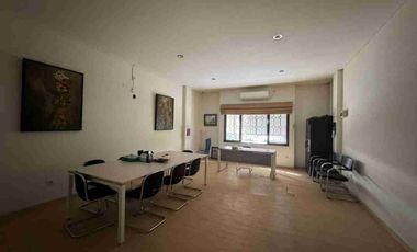 Strategic 3-Story House for Sale, Includes AC, Price 3 Million Negotiable in Penatih, Denpasar