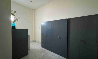 Strategic 3-Story House for Sale, Includes AC, Price 3 Million Negotiable in Penatih, Denpasar