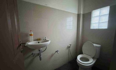 Strategic 3-Story House for Sale, Includes AC, Price 3 Million Negotiable in Penatih, Denpasar